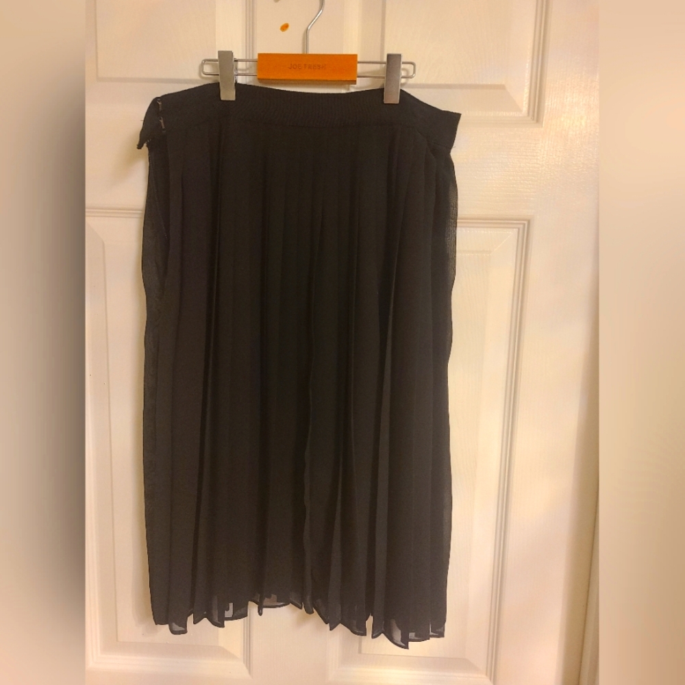 Club Monaco Black Pleated Midi Skirt